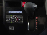 車内を快適に、オートエアコンを装備しています。