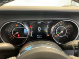 デジタルメーターで車両情報やコンディションも表示ができます。