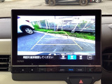 バックモニター付きで、車庫入れやバック時の後方確認をしっかりサポート。モニターに映し出される映像で死角も確認しやすく、狭い場所での駐車や後退時の操作をより安心して行えます。