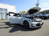 ご納車前には360度にわたる厳格な自社点検整備も実施しています。安心してお乗りいただける状態でご納車いたします。