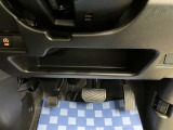 【運転席アンダートレー】タオル等置くのに便利