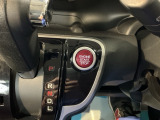 プッシュエンジンスタート/ストップスイッチでキーを差し込むことなく、ワンプッシュでエンジンの始動・停止ができます。