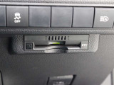 ETC車載器は、ビルトインタイプですっきり収納され、見た目も使い勝手も満足のアイテムです。