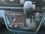 駐車ブレーキは電動式です。オートホールド機能付きで便利ですね