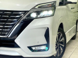 【LEDヘッドライト】悪天候や夜間走行時も良好な視界を確保し安心して運転できる高輝度LEDヘッドライトを装備!点灯速度が早く、消費電力も抑えられています。
