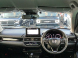 ドライバー目線の画像です。室内や視界もとても広いため運転しやすいですよ。ぜひご来店の際はお掛け下さい。