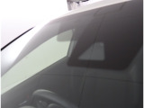 サポカーSとは、衝突被害軽減ブレーキに加えて、高齢者に多いと言われている踏み間違い事故防止をサポートする機能です。詳しくは販売店スタッフまでおたずねください。