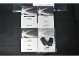 保証書・記録簿・取扱説明書と揃っていいます。キーの電池は新品にお取替えしてから納車させて頂きます。