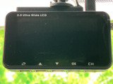 視認性に配慮されたワイド画面で、運転に関する情報をまとめて確認できます。表示内容を把握しやすく、走行中も必要な情報を目で追いやすい配置です。日々の運転を支える装備です。