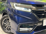 【LEDヘッドライト】悪天候や夜間走行時も良好な視界を確保し安心して運転できる高輝度LEDヘッドライトを装備!点灯速度が早く、消費電力も抑えられています。