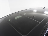 ◆サンルーフ装備車◆開放感あふれるガラスサンルーフを装備。快適なドライブをお楽しみいただけます。