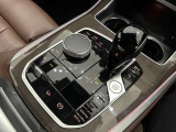 I-driveコントローラーでモニター部分を操作します。直感的に使用することが可能です。