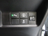 パーキングセンサーや横滑りを防ぐVSA等のスイッチ類は運転席の右側、手の届きやすい位置にあります。