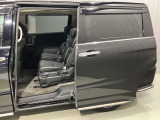 【両側オートスライドドア】子供を乗せたりするのにも隣のお車を気にせずストレスフリー★雨の日などはリモコンキーからドアの開閉ができとても便利な両側オートスライドドア★