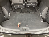 アイデア次第でいろいろな使い方ができる広くて使い勝手のいい荷室。