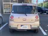 バックカメラにはガイド線もあるため、駐車が苦手な方でも安心です。