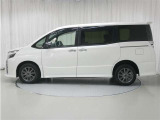 ヴォクシー 2.0 ZS 煌III 4WD 