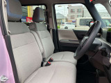 ゆったり座り心地の良い運転席シート、状態も良好です!!!センターアームレストも付いています。