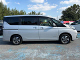 【VDC】運転操作やクルマの速度を検知して、ブレーキやエンジン出力の制御を 自動的に行い、滑りやすい路面やカーブを曲がるときや障害物を回避するときにクルマ の横滑りを軽減し、運転に安心感を与えます。