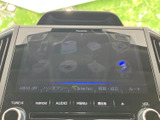 タッチ操作に対応した大画面ナビを備え、オーディオやハンズフリー、各種設定などをまとめて確認できます。日々の移動を便利にサポートする装備です。