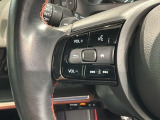 ステアリングにオーディオ操作スイッチが付いています。オーディオ画面に直接タッチしなくても操作が出来ますので、運転に集中できます。