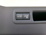 パワーバックドア機能付きです。高さや重さでバックドアの開閉って意外と大変ですが、電動で楽々です!