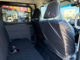 軽自動車の後部座席も足元スペース広々としていてシートの座り心地も良く快適にくつろげます♪