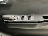 【運転席ドアスイッチ回り】パワーウィンドー[ロック機構]・電動格納式リモコンドアミラースイッチがまとまっているので操作しやすいです。