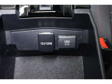 USB付☆ドライブ中もスマホの充電可能です。