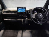 ◆インテリアパネル◆視界広々で非常に運転しやすくロングドライブでも疲れを感じさせないすっきりとまとまったインパネ周りです。
