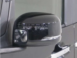◆ドアミラーウインカー◆ドアミラーにウインカーを装備しています。対向車に自身の進行方向を合図し安全に運転できます。