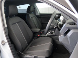 Audi車はどの車種も全てレザーハンドルです。そこにはAudiのこだわりがあり質感の高いレザーでしっかりと手に馴染み、高級感を演出します。
