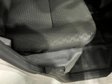 痛みの出やすい運転席シートの角、フロアマット、座面、ともに良好です