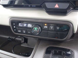 運転席廻りです。