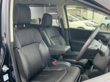 適度なホールド感のあるフロントシートは疲れにくく長時間の運転でもしっかりサポートします。