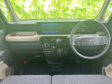 画面と周辺スイッチが運転席から確認しやすい位置にまとまり、音楽や各種メニューへアクセスしやすい配置です。日々の移動でも使い方を把握しやすく、便利に活用いただけます。
