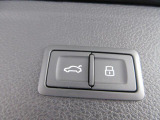 オートマチックテールゲートは運転席・リモコンからも操作可能です。高さの設定も自由に出来ます。