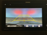 【バックカメラ】運転が苦手な方も車庫入れラクラクです!ギアをリバースに入れれば自動的に切り換わりますので、面倒な操作は不要です♪狭い駐車場もお車を傷つけず安心ですね!