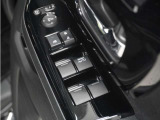◆パワーウィンドウスイッチ◆運転席から全席の窓の開閉操作を行うことが出来いつでも換気ができます!