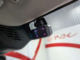 ドライブレコーダーです。前方と車内の状態を記録できます。