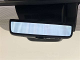 後方確認をミラーではなくカメラ映像で確認出来るデジタルインナーミラーを搭載!荷物があり、後方確認が出来ない時や雨天時などにとても便利☆