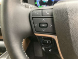 運転中、オーディオの操作をしてて、ハッとしたことはありませんか?ステアリングスイッチは、運転中でもハンドルでオーディオの操作が可能です。安全なドライブをサポートします。