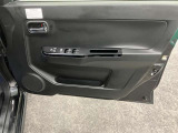 【運転席ドア】収納ポケットがあります。