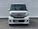 【HID】ディスチャージヘッドライトが装備されています。夜間走行時や雨の日に明るく安全に前方を照らすことが出来ます。対向車からも見えやすいので相手に接近を知らせることも出来ます。