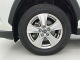 純正ホイールが車の雰囲気を引き立てますね!