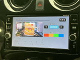 テレビの受信状況を画面で確認でき、停車中に番組を視聴したい場面にも便利です。チャンネルや受信レベルも表示され、画面上で状態を確かめられます。