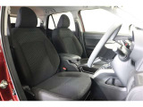 厚みがあって、座り心地のいいシート。運転席も助手席もリラックスしてゆったりと座れます。