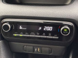 オートエアコンは温度を設定するだけで、自動で風量などを設定してくれます。運転しながら操作も必要ないので、安全性も向上します。