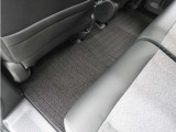 Honda認定中古車に新品の純正フロアマットを装着しました。気分よくドライブをお楽しみいただけます♪
