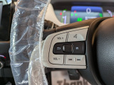 ステアリングにオーディオ操作スイッチが付いています。オーディオ画面に直接タッチしなくても操作が出来ますので、運転に集中できます。